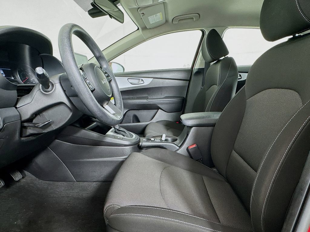 Used 2023 Kia Forte LXS w/ LXS Technology Package FWD image 7