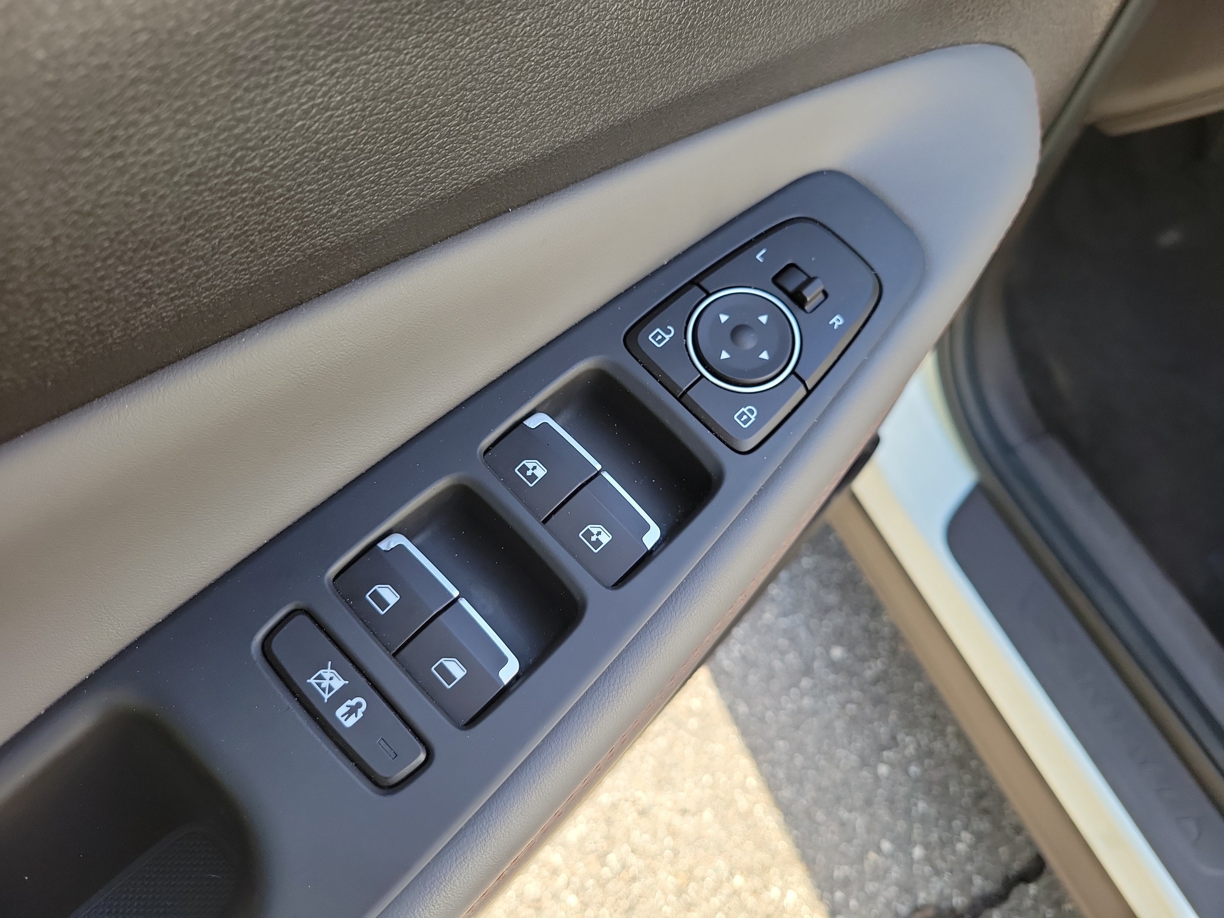 Used 2020 Hyundai Santa Fe SEL w/ Convenience + Premium Package FWD image 22