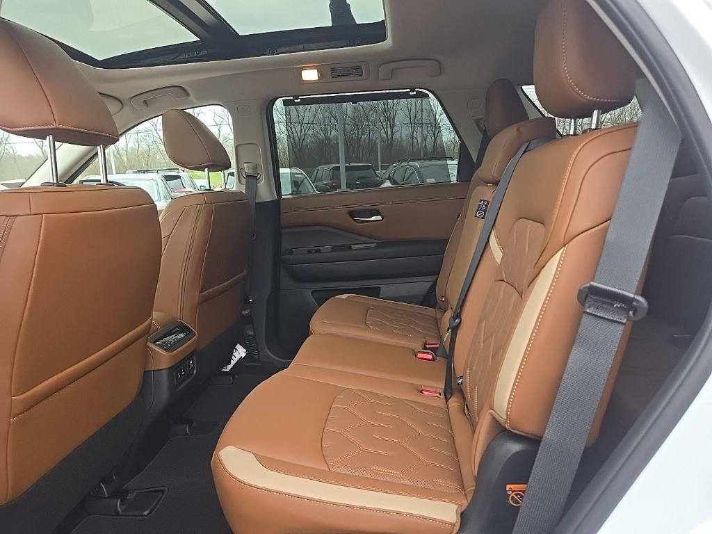 New 2026 Nissan Pathfinder Platinum image 33