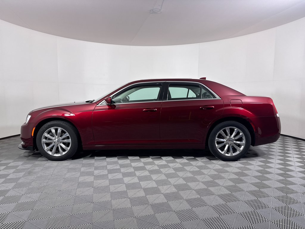 Used 2017 Chrysler 300 Limited w/ Value Package AWD/4WD image 13