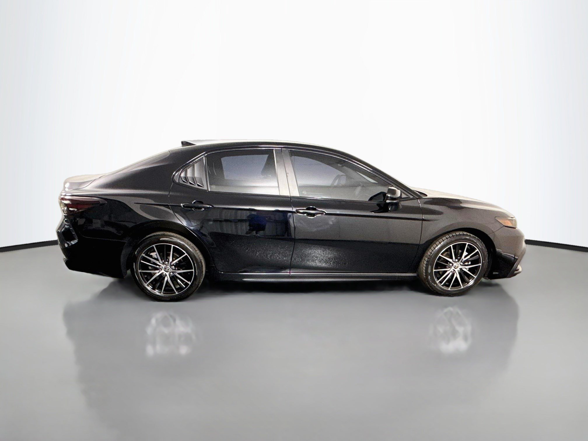 Used 2024 Toyota Camry SE w/ Convenience Package FWD image 11