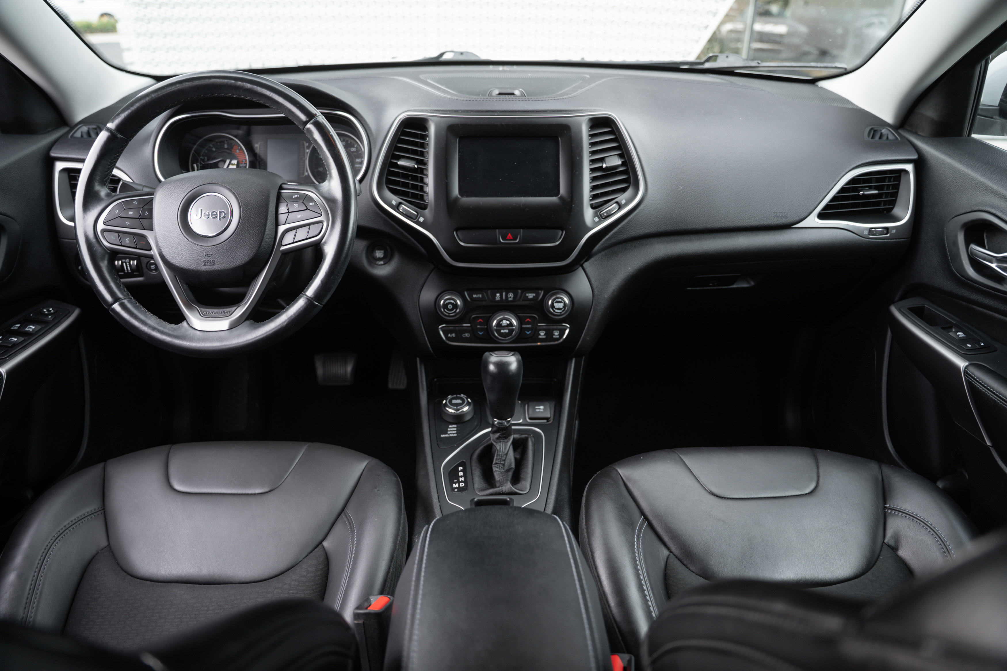 Used 2019 Jeep Cherokee Latitude Plus w/ Comfort/Convenience Group image 7