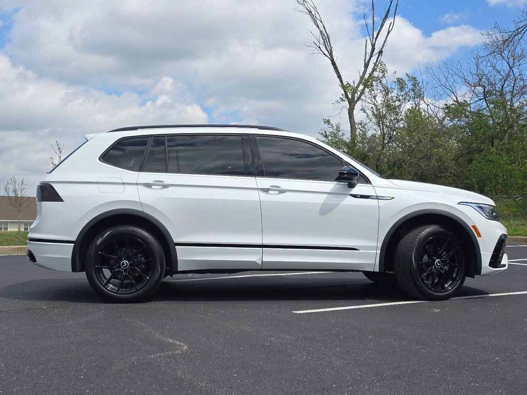 Used 2024 Volkswagen Tiguan SE R-Line AWD/4WD image 25
