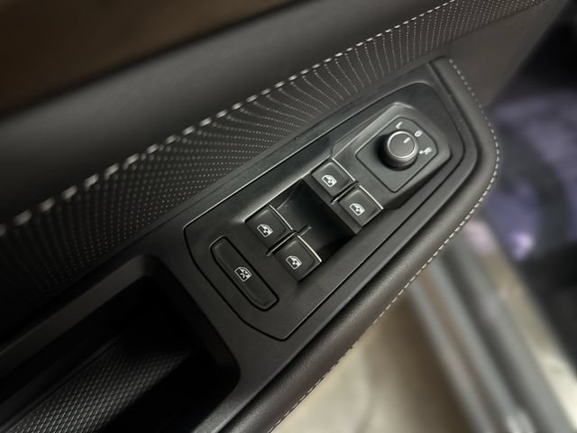 Certified 2025 Volkswagen Atlas SE FWD image 16