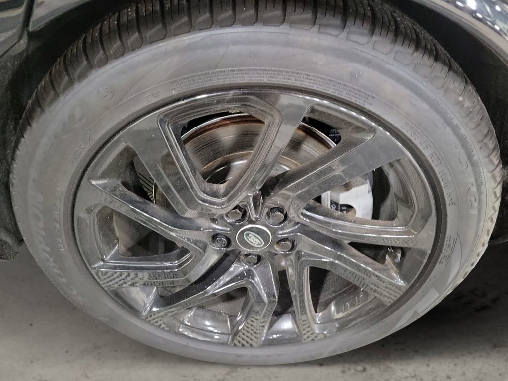 Certified 2024 Land Rover Discovery Dynamic SE image 10