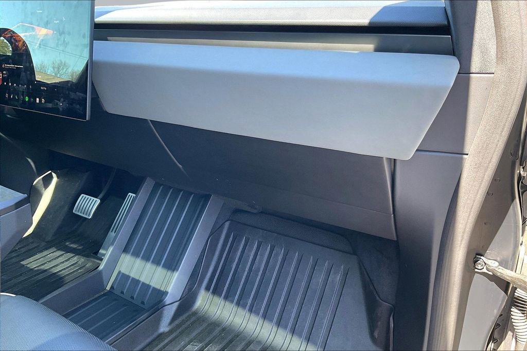 Used 2025 Tesla Cybertruck AWD Crew Cab image 16