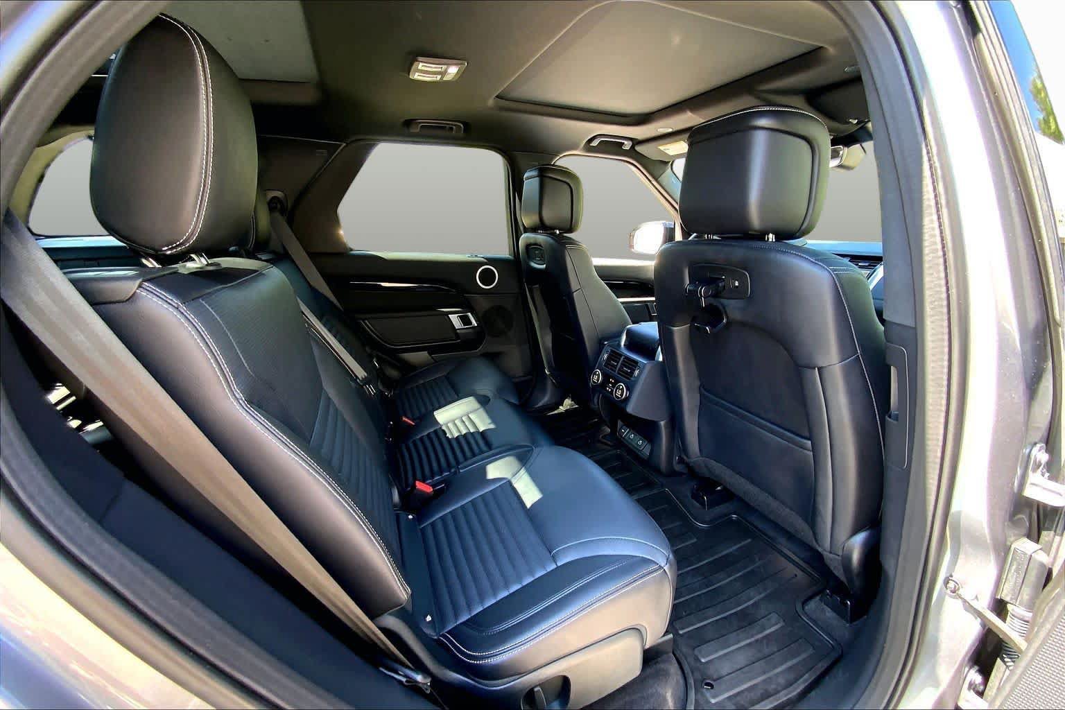 Used 2025 Land Rover Discovery S AWD/4WD image 18
