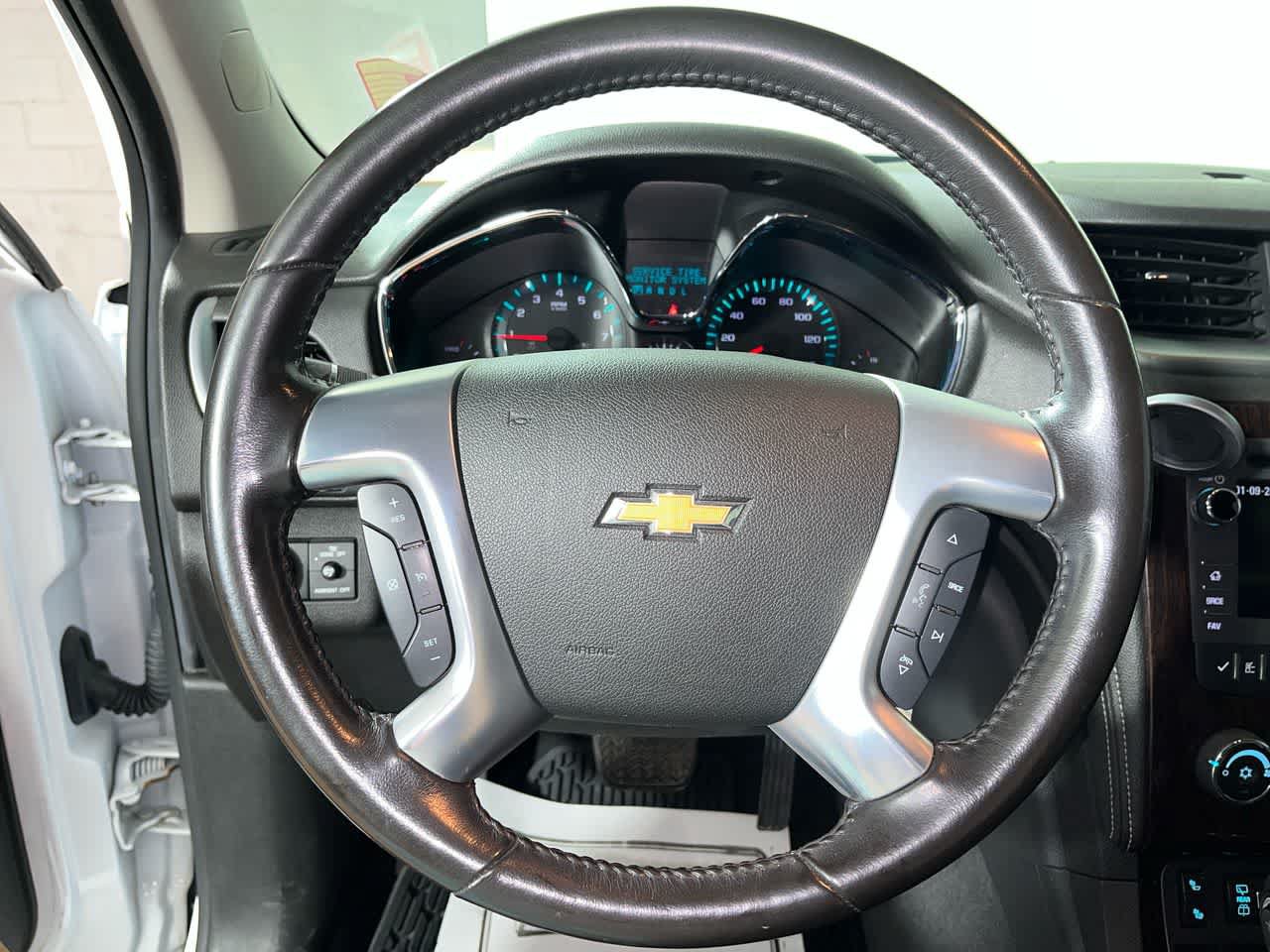 Used 2017 Chevrolet Traverse LT w/ Style and Technology Package FWD image 16