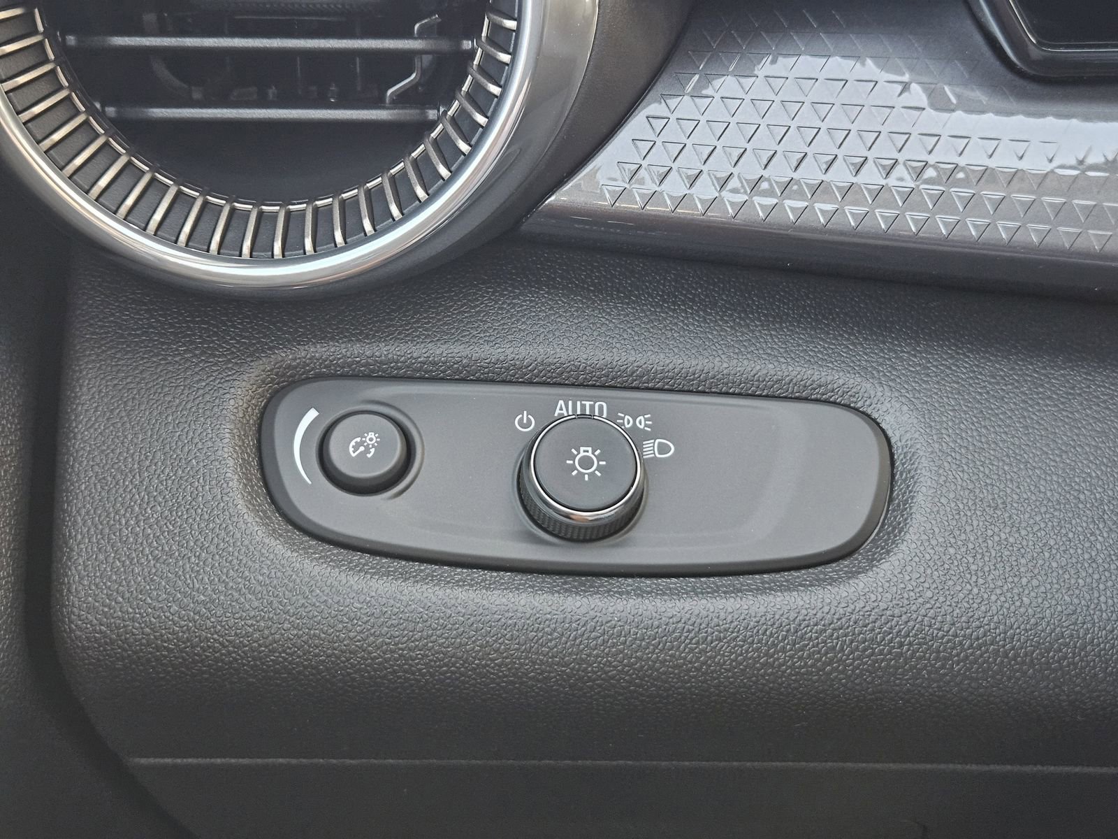 New 2026 Chevrolet Trax ACTIV w/ Sunroof Package image 22