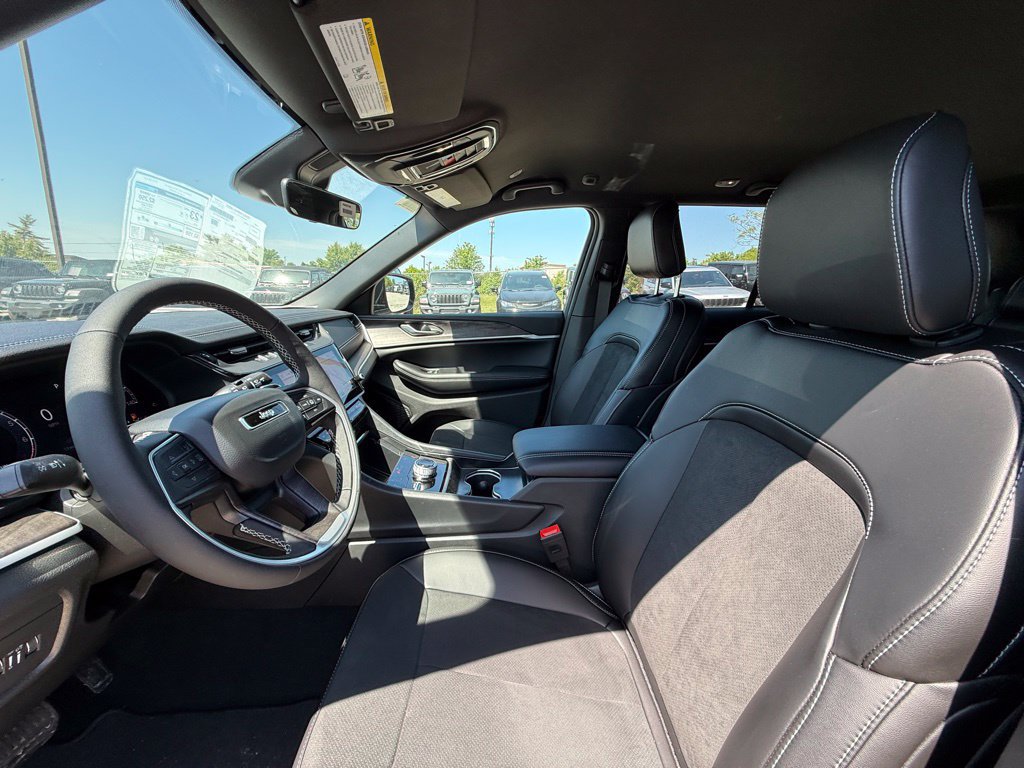 New 2026 Jeep Grand Cherokee Altitude AWD/4WD image 11