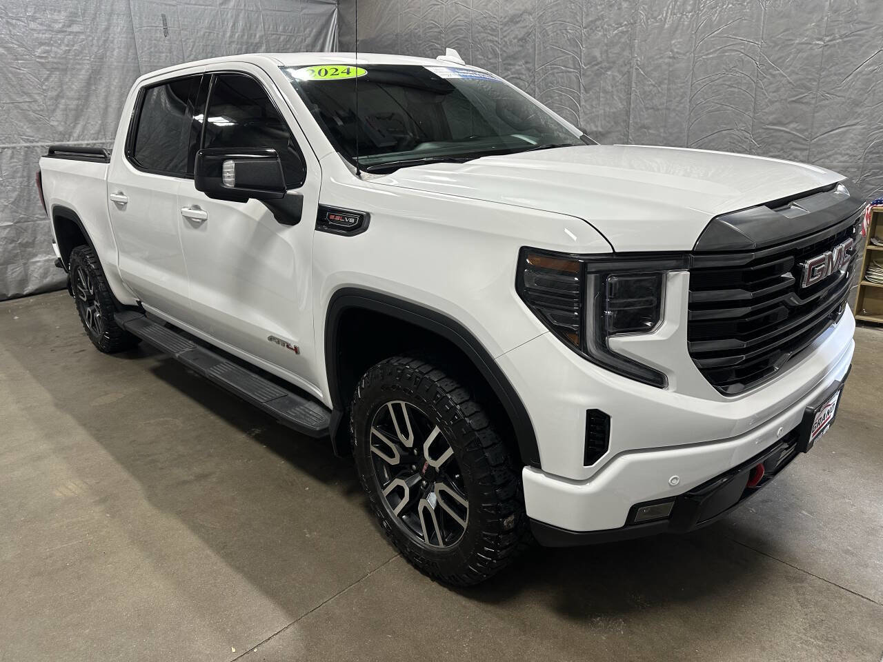 Used 2024 GMC Sierra 1500 AT4 w/ Technology Package image 1