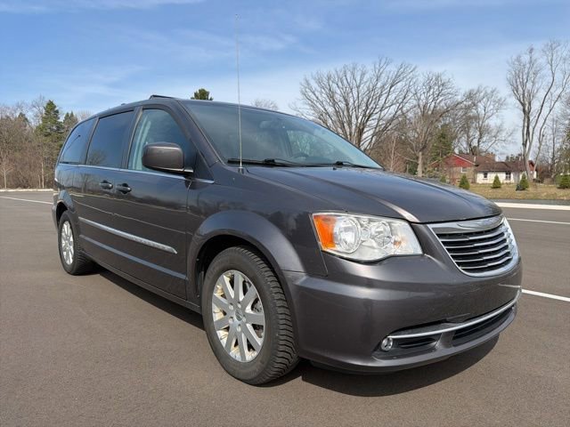 Used 2016 Chrysler Town & Country Touring image 7