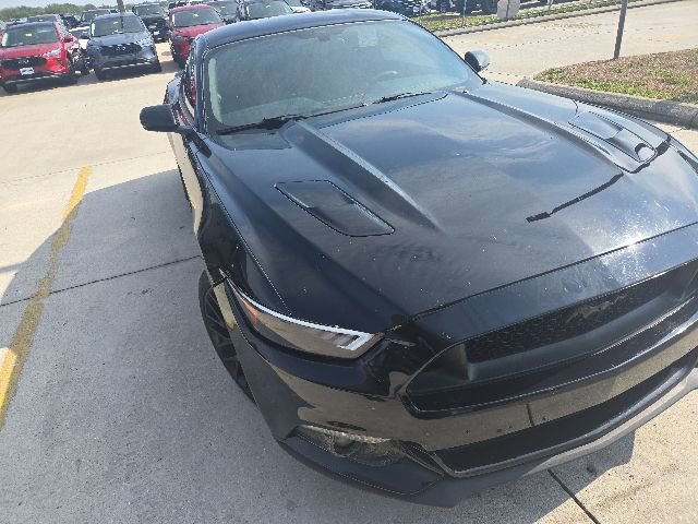 Used 2017 Ford Mustang GT w/ Black Accent Package RWD image 4