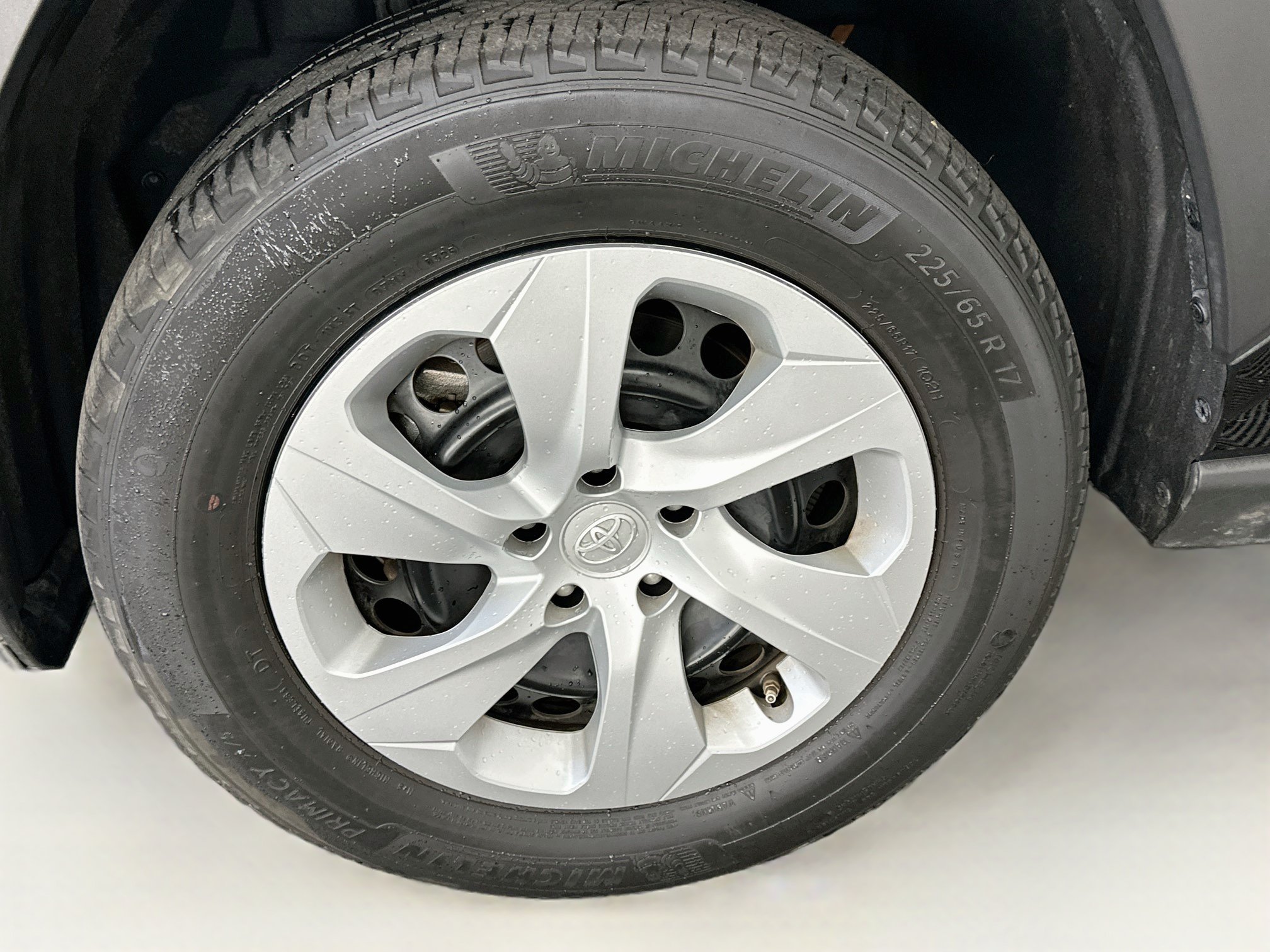 Used 2025 Toyota RAV4 LE AWD/4WD image 11