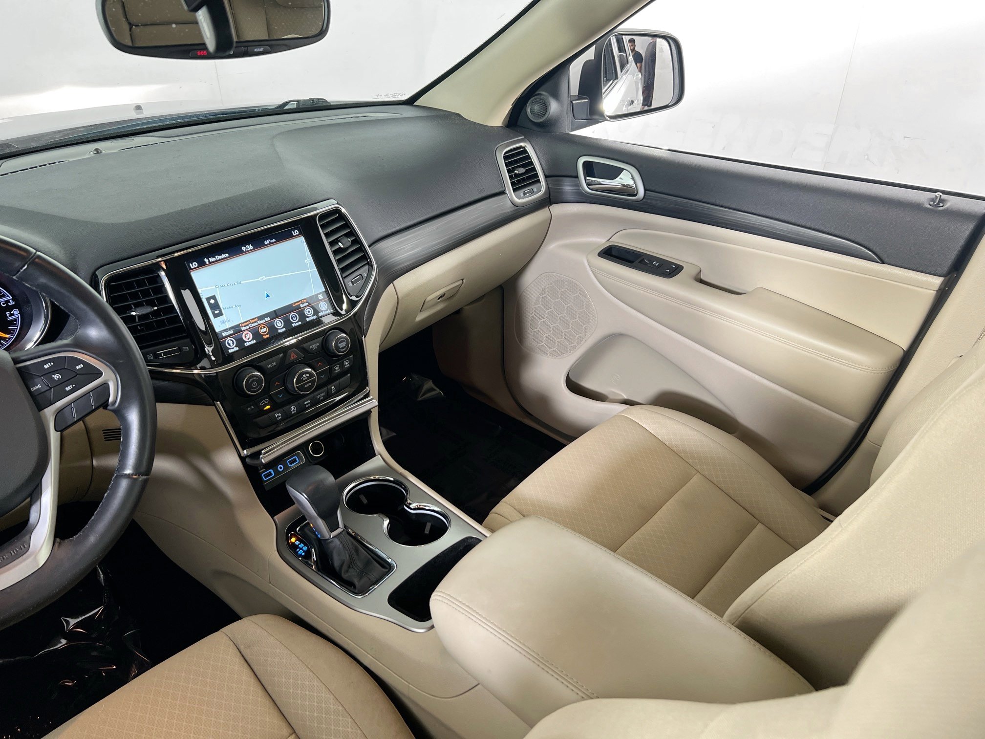 Used 2022 Jeep Grand Cherokee Laredo E image 22