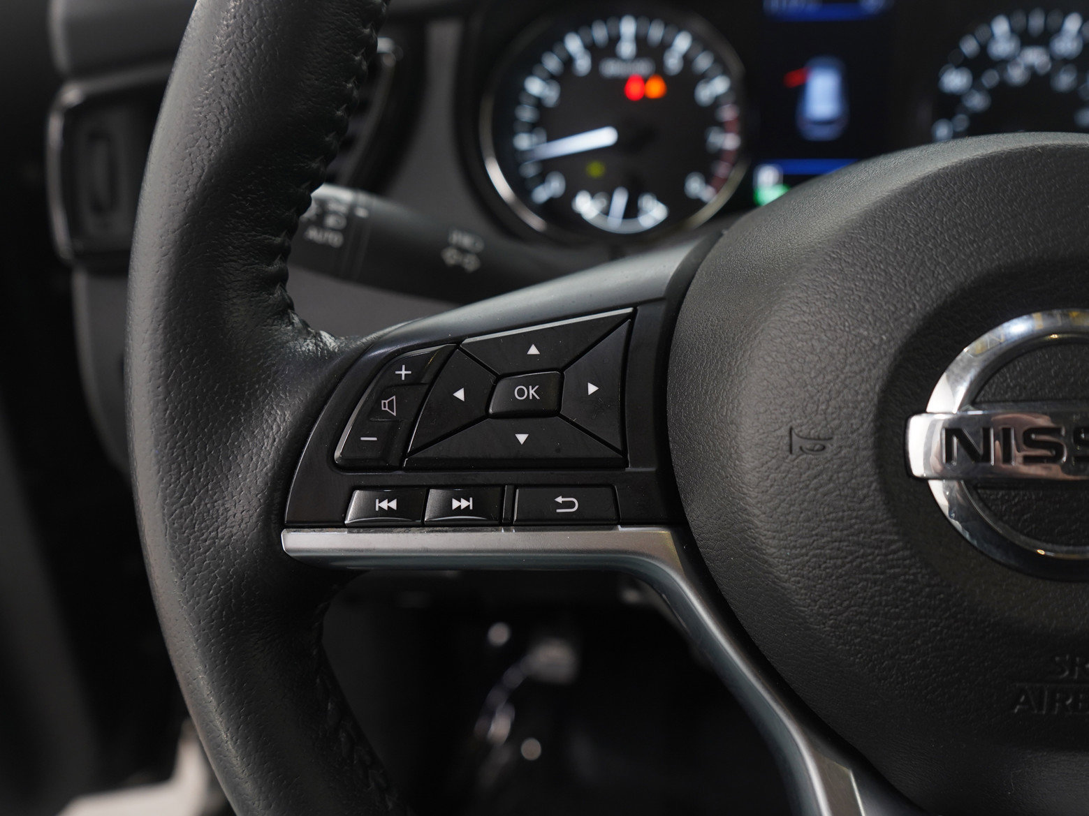 Used 2020 Nissan Rogue SV image 26