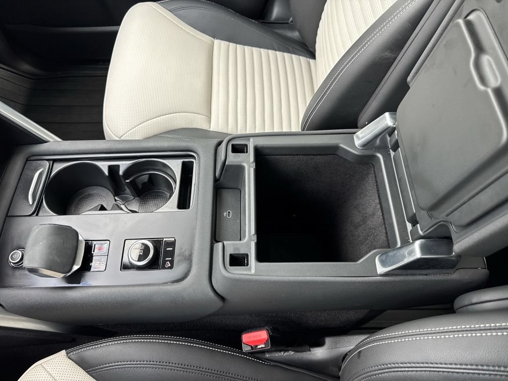 Used 2025 Land Rover Discovery S AWD/4WD image 21