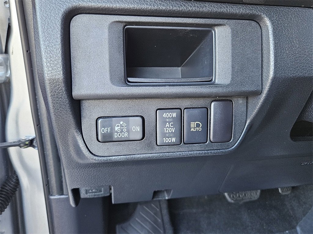 Used 2018 Toyota Tacoma TRD Sport image 15