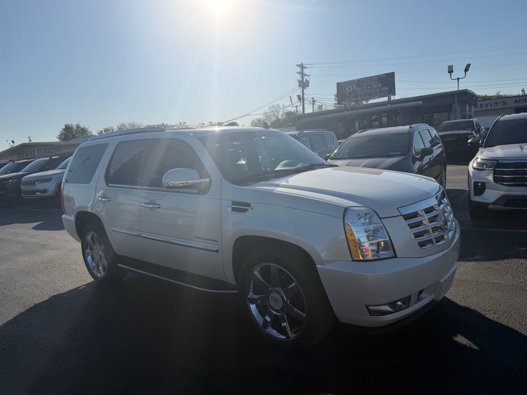 Used 2012 Cadillac Escalade Luxury AWD/4WD image 2