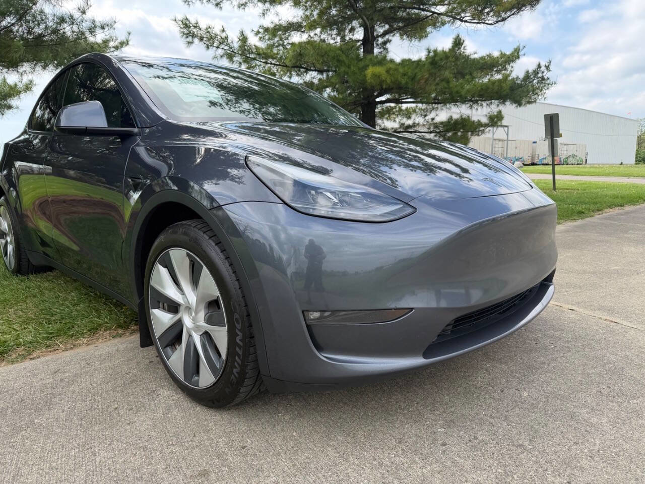Used 2023 Tesla Model Y Long Range AWD/4WD image 3