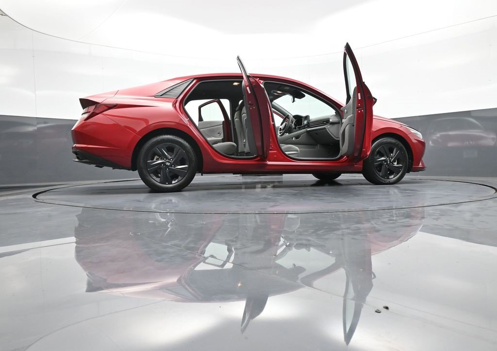 Certified 2021 Hyundai Elantra SEL image 47