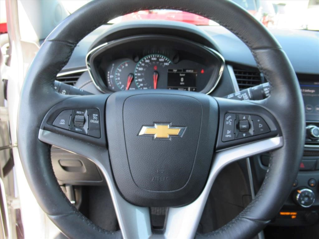 Certified 2022 Chevrolet Trax LT w/ LT Convenience Package image 20