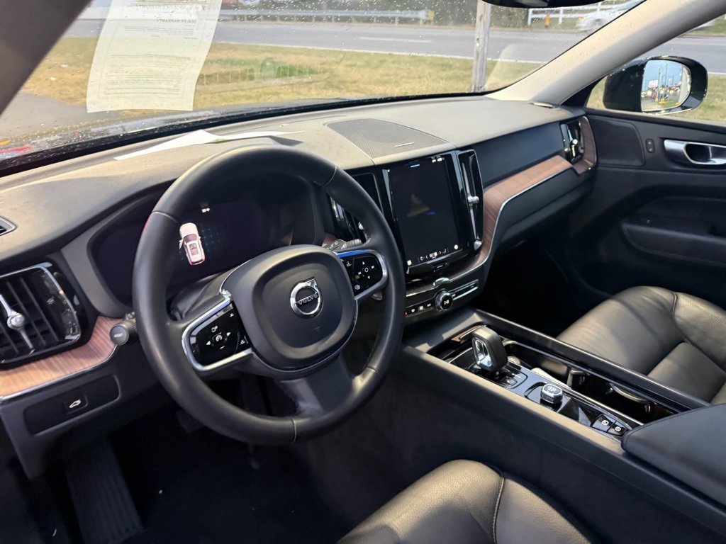Used 2024 Volvo XC60 B5 Plus image 10