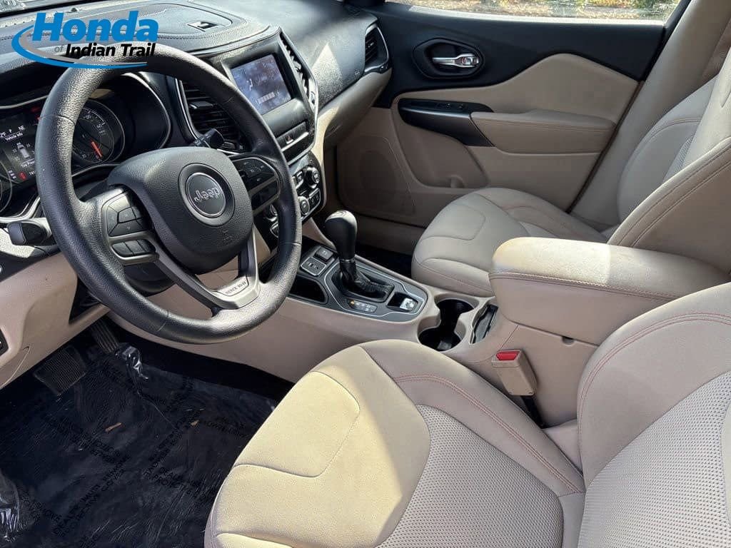 Used 2019 Jeep Cherokee Latitude w/ Popular Appearance Group image 9