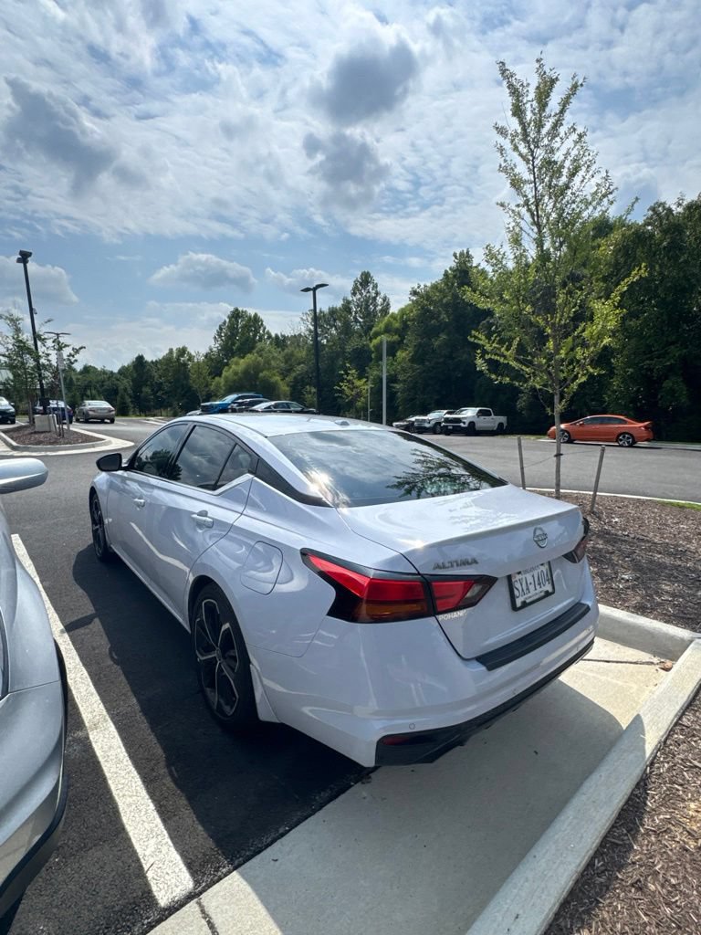 Used 2025 Nissan Altima 2.5 SR FWD image 4