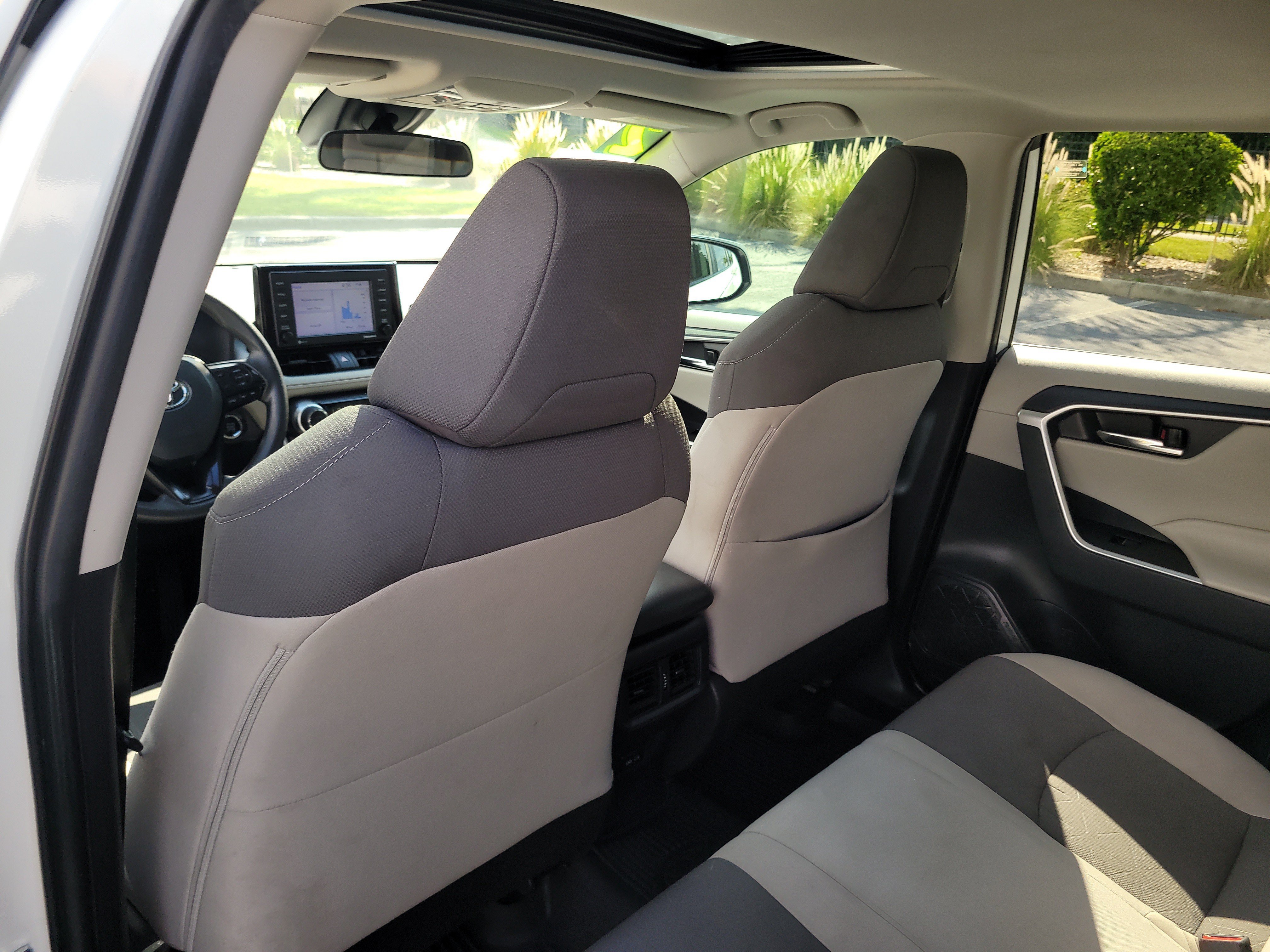 Used 2022 Toyota RAV4 XLE w/ Convenience Package FWD image 13