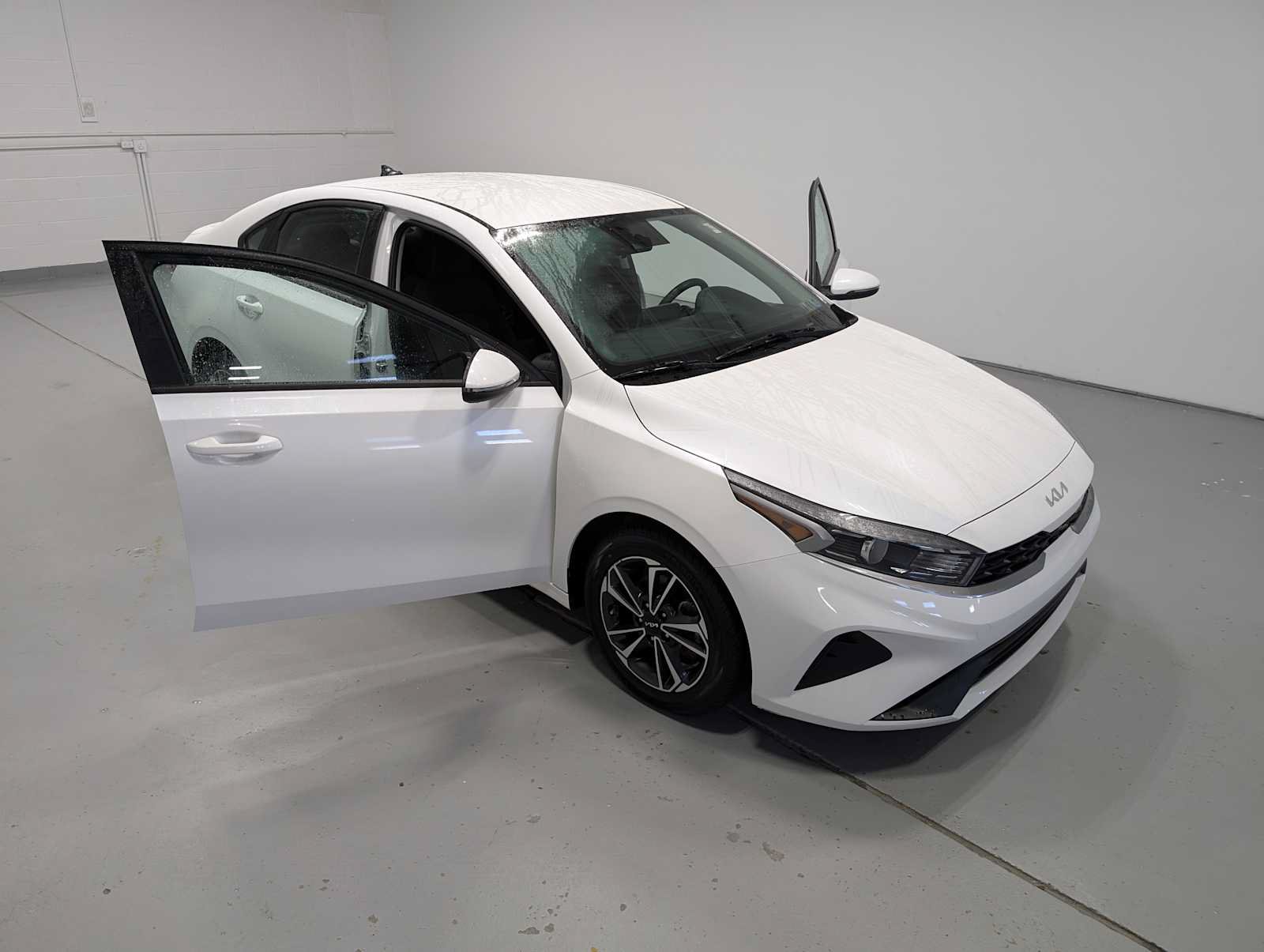 Used 2024 Kia Forte LXS w/ LXS Technology Package FWD image 16