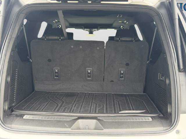 Used 2022 Chevrolet Suburban High Country RWD image 15