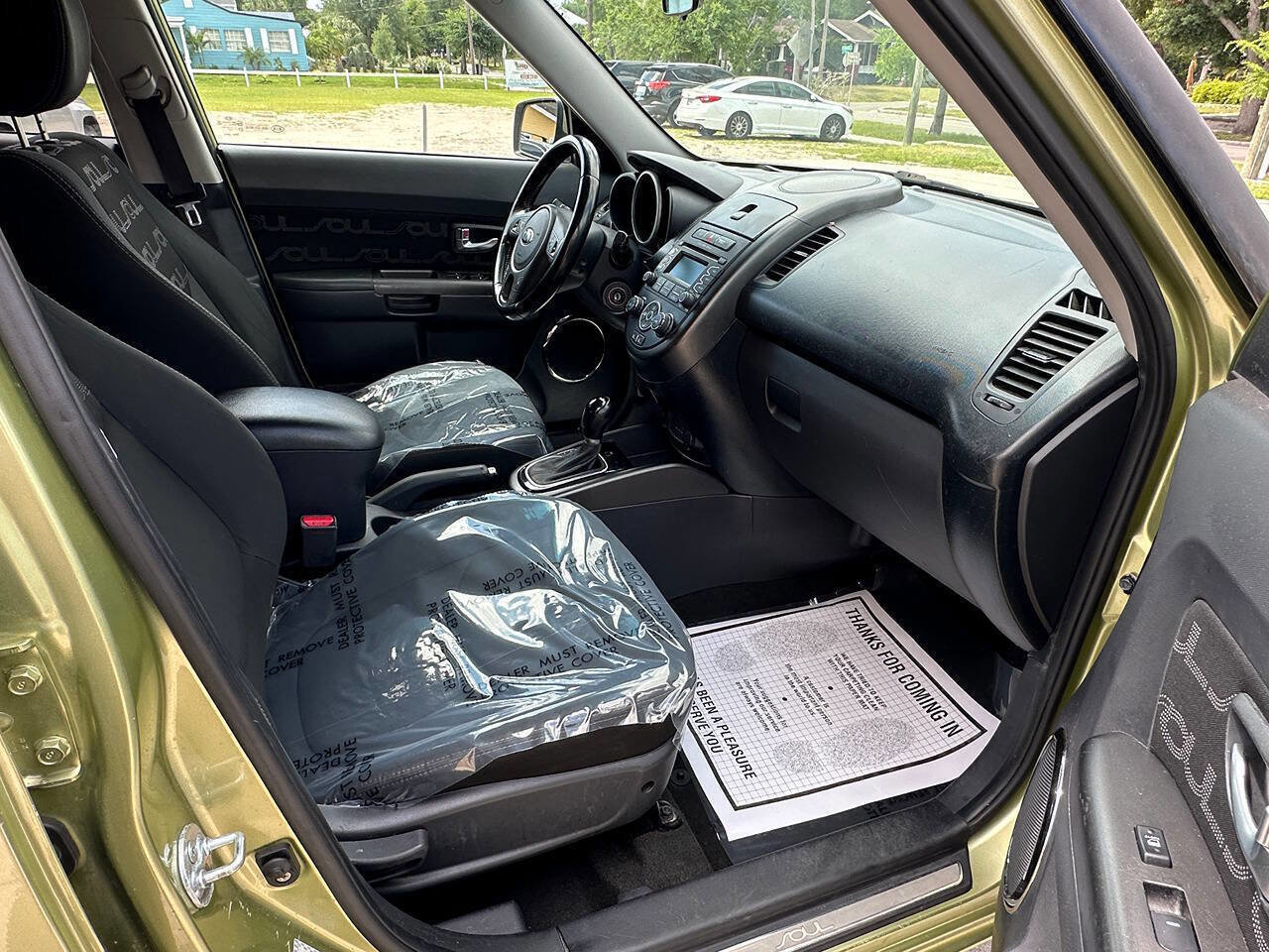 Used 2013 Kia Soul + FWD image 11