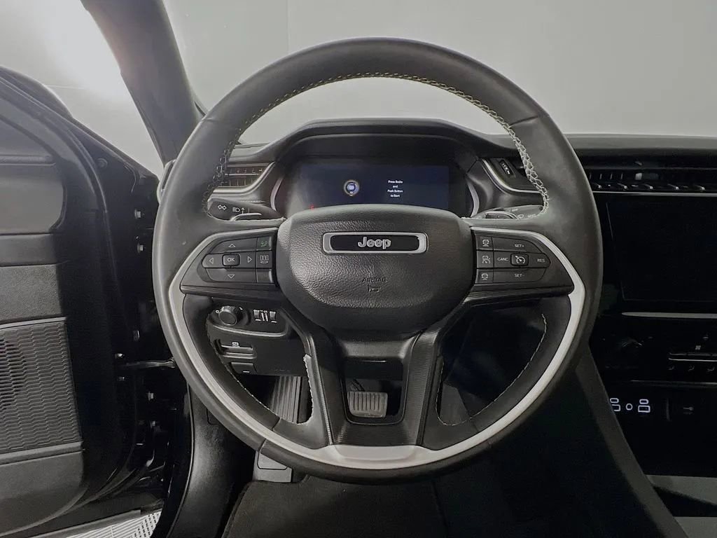 Used 2023 Jeep Grand Cherokee Altitude AWD/4WD image 12