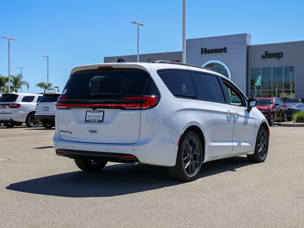 New 2026 Chrysler Pacifica Select w/ S Appearance Package FWD image 4