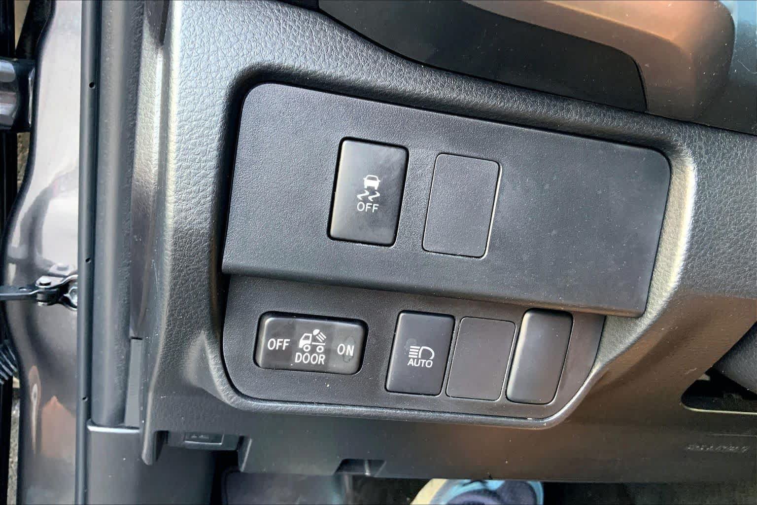 Used 2023 Toyota Tacoma SR5 RWD image 32