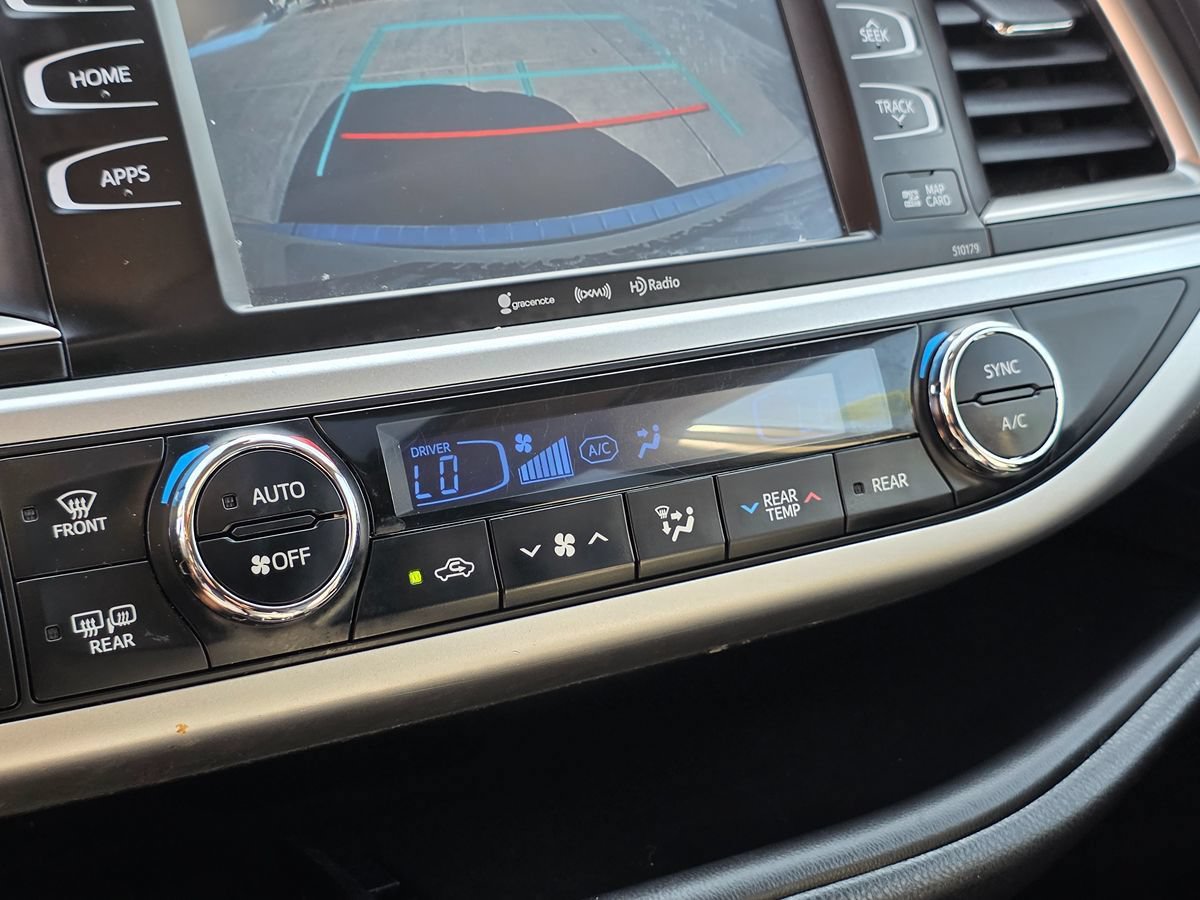Used 2018 Toyota Highlander SE FWD image 44