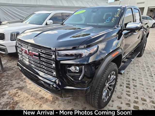 Used 2025 GMC Canyon Denali image 3