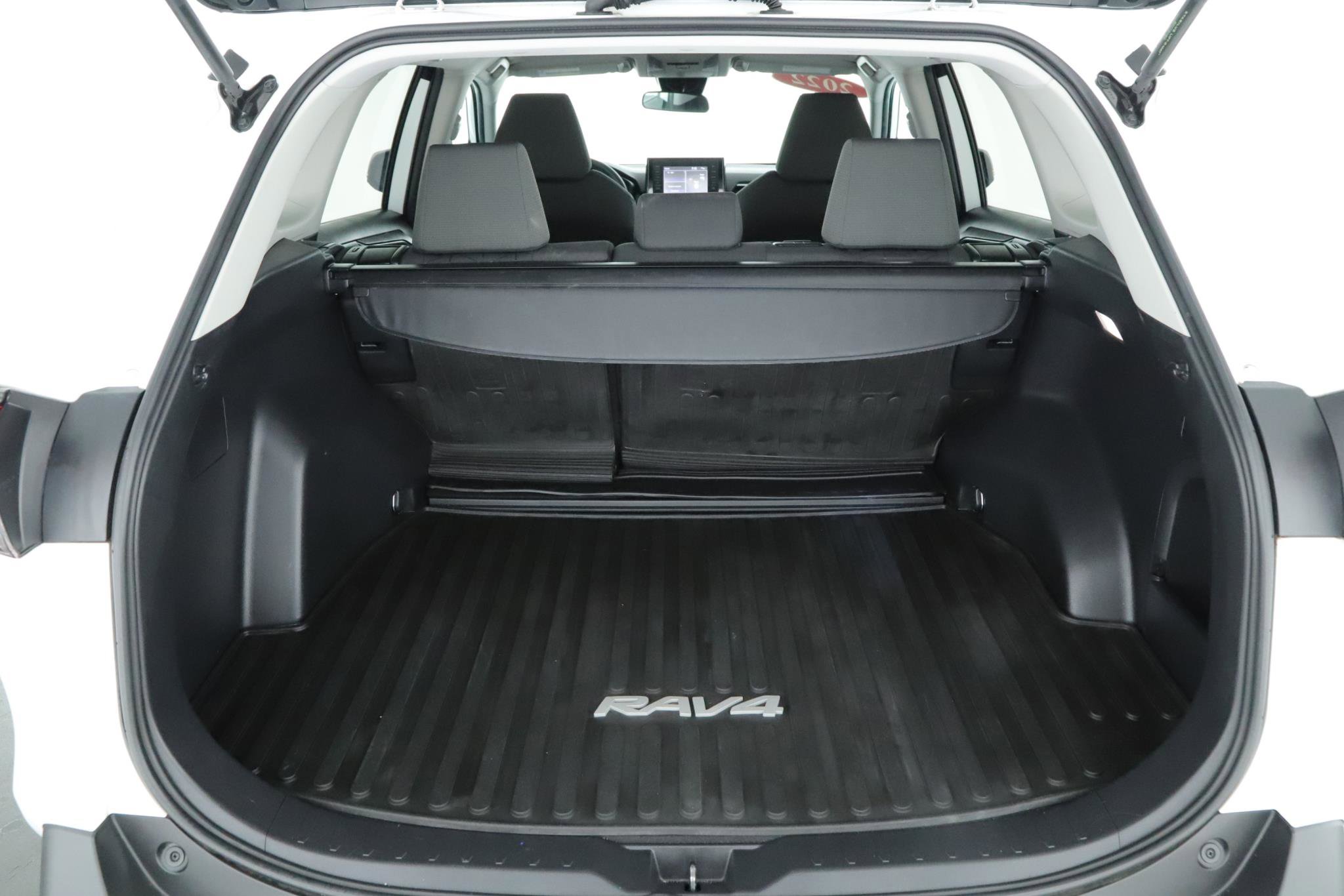 Used 2022 Toyota RAV4 XLE image 17