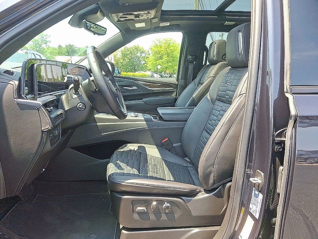 Certified 2024 Cadillac Escalade ESV Sport Platinum AWD/4WD image 13
