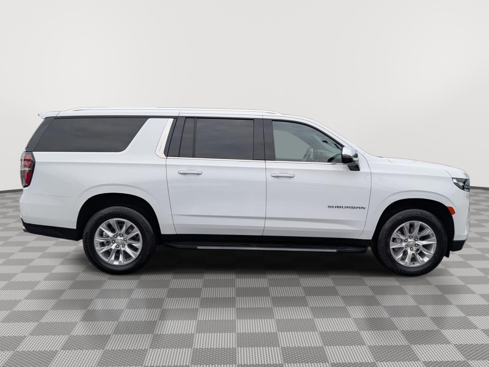 Used 2024 Chevrolet Suburban Premier RWD image 6