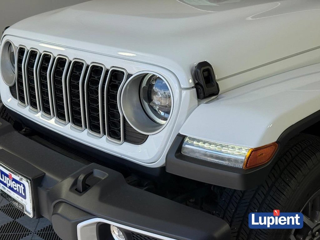 Used 2025 Jeep Wrangler Unlimited Sahara AWD/4WD image 14