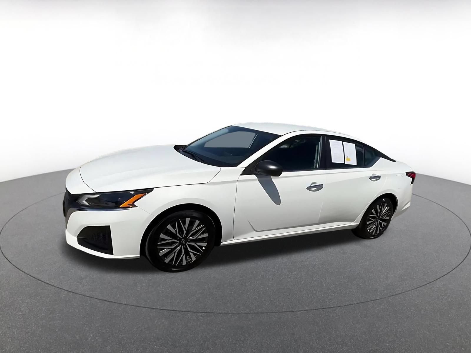 Used 2025 Nissan Altima 2.5 SV FWD image 8