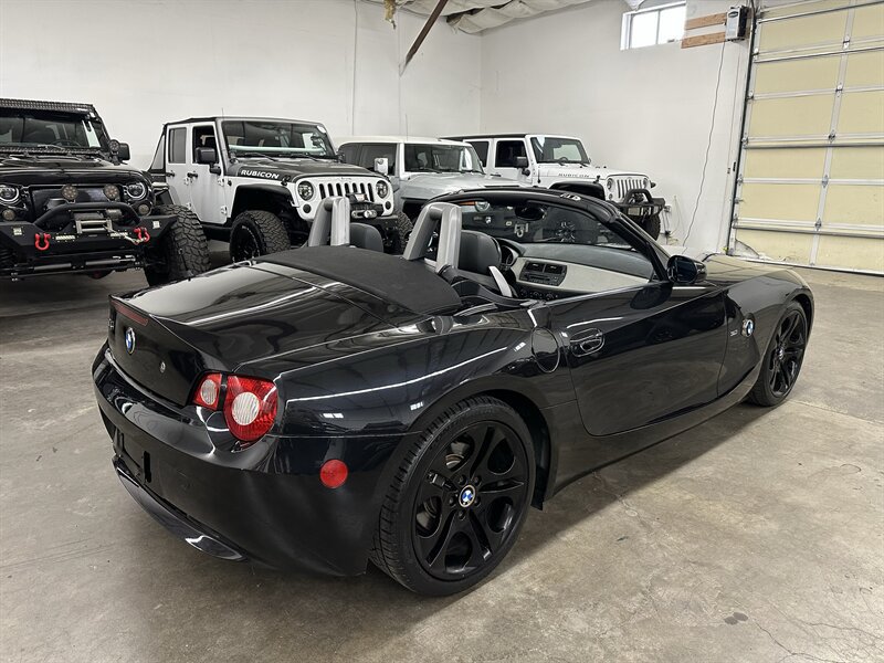 Used 2005 BMW Z4 3.0i RWD image 3