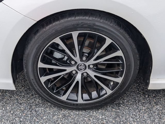 Used 2018 Toyota Camry SE FWD image 13