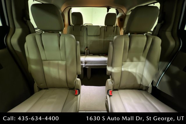 Used 2016 Chrysler Town & Country Touring-L FWD image 25