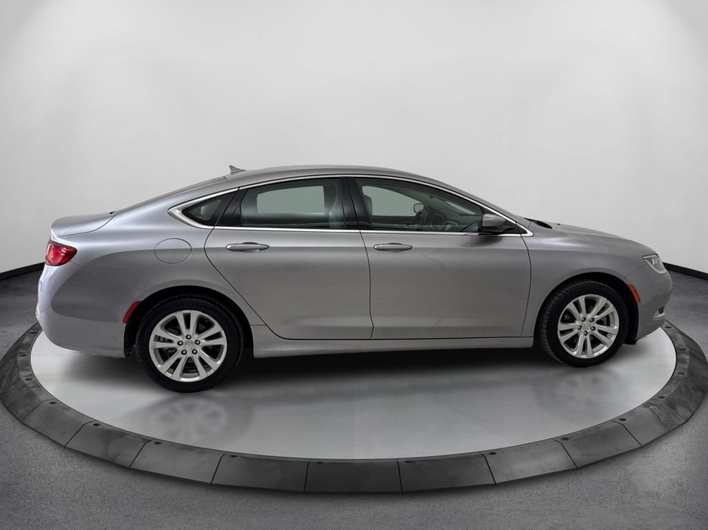 Used 2017 Chrysler 200 Limited Platinum FWD image 4