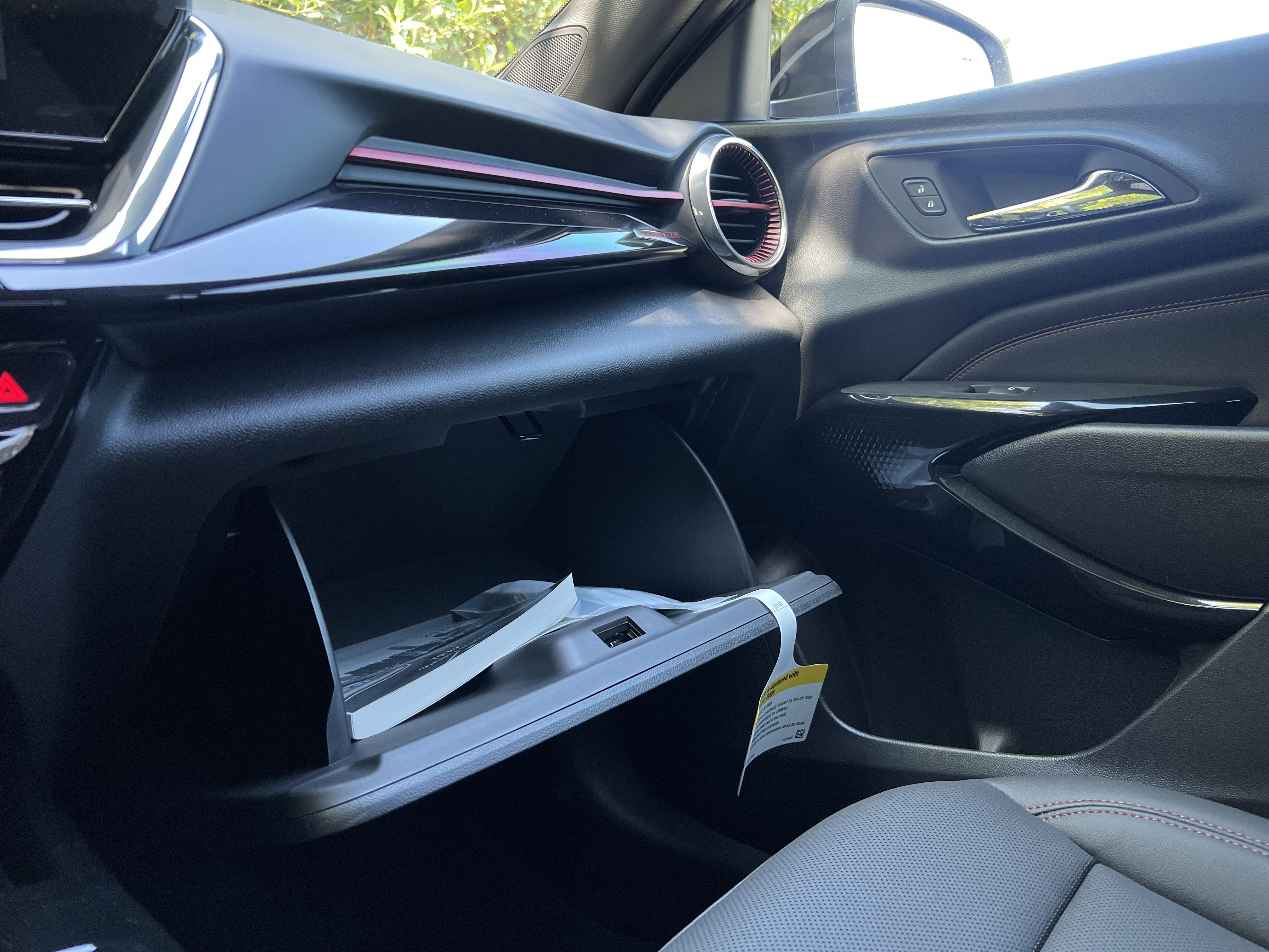 New 2026 Chevrolet Trax RS w/ Sunroof Package FWD image 30