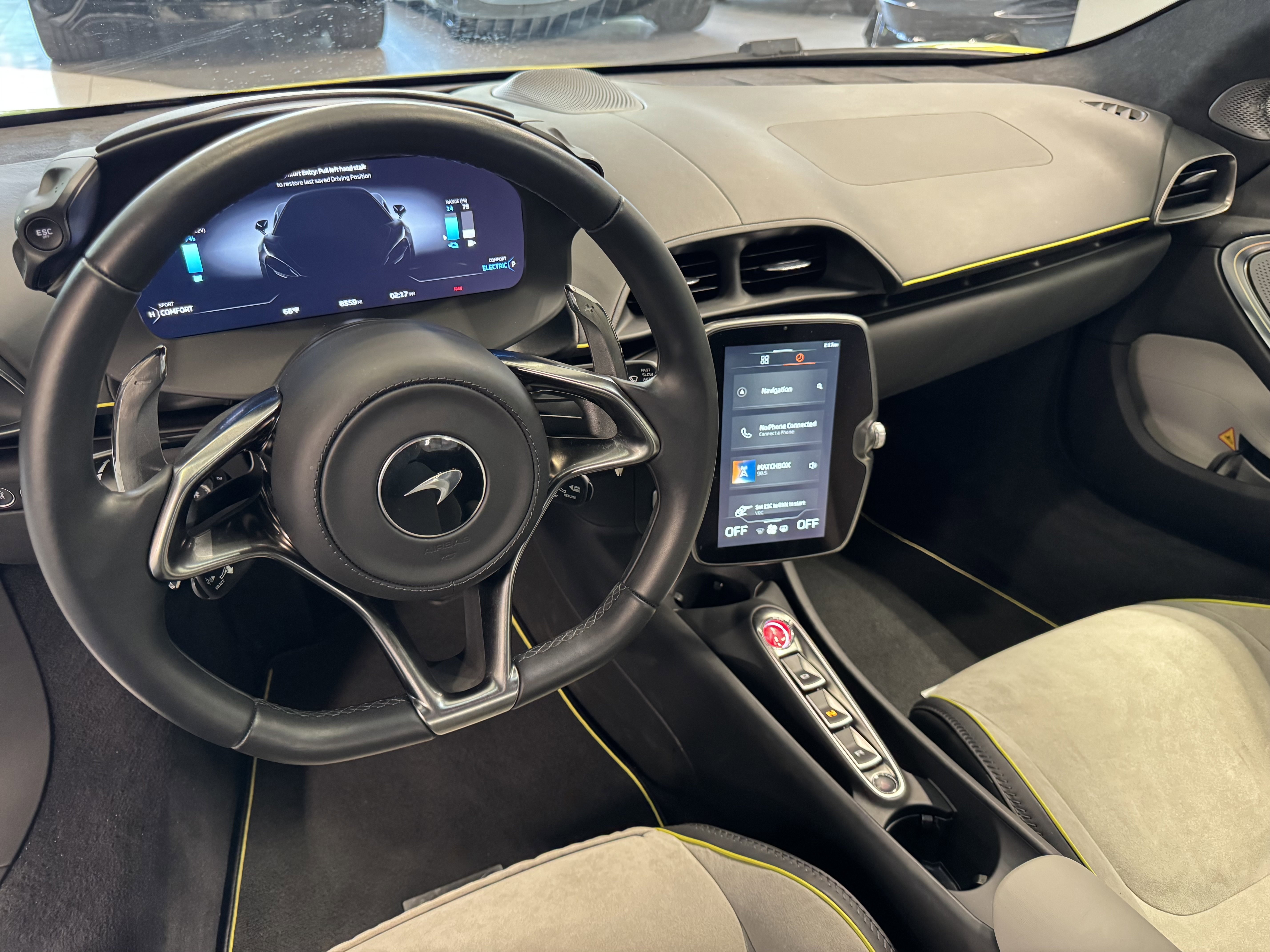 Used 2024 McLaren Artura image 15