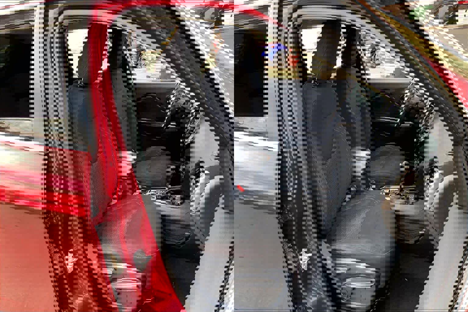 Used 2019 Jeep Cherokee Latitude w/ Popular Appearance Group image 9